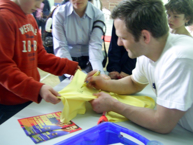 Ole gibt Autogramme Ole gibt Autogramme