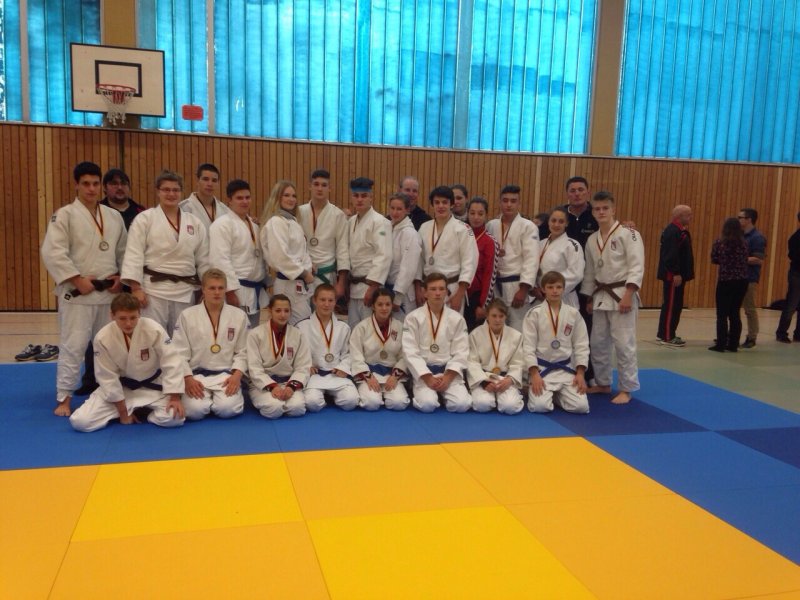 Mannschaft und KG mit THE