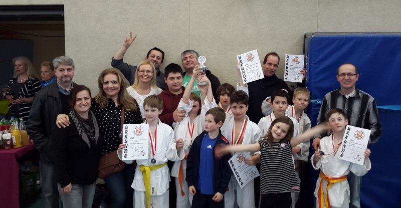 Judoka und Fans beim Taiyo Team Cup