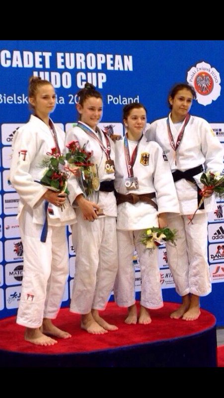 Blerina auf dem Treppchen