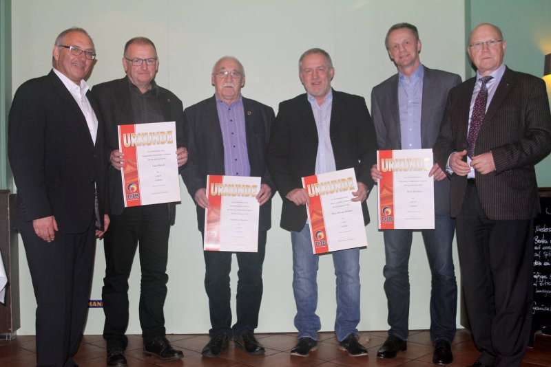 Mark Borchert (2. von rechts)