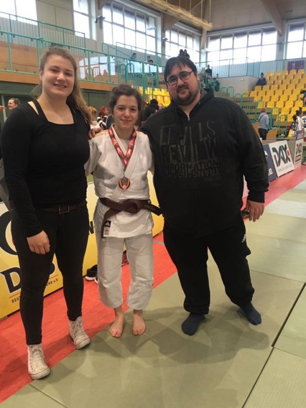 HT16-Team Reneé, Blerina und Trainer Dennis