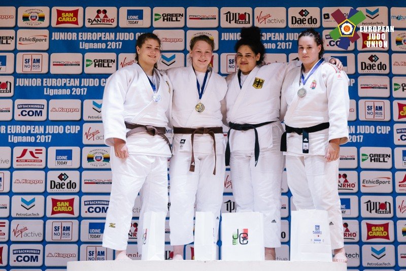 Renée bei der Siegerehrung