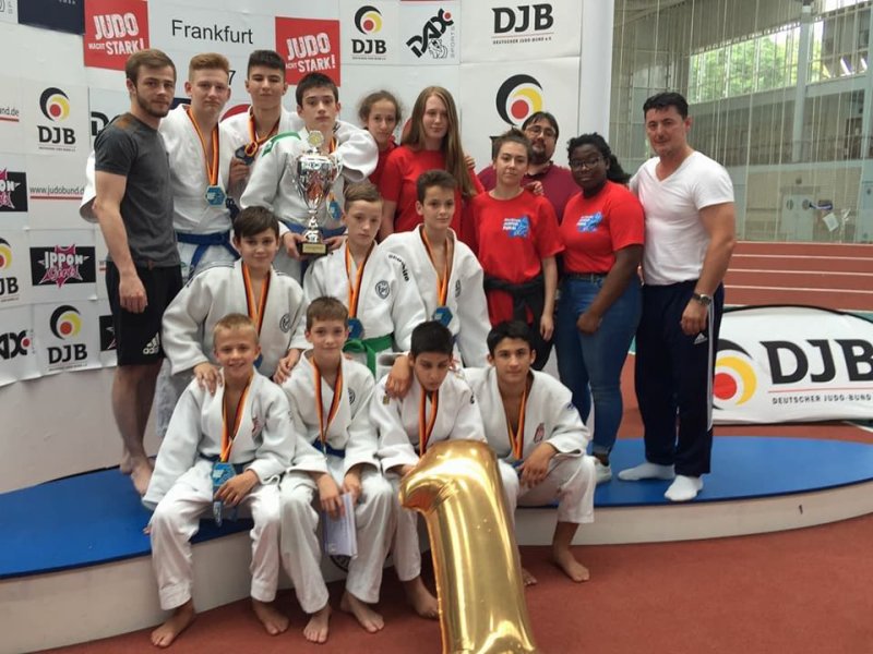 Unsere Mädels mit dem Jungsteam des THE