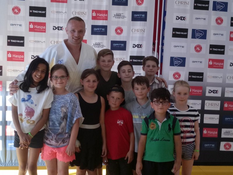 Dimitri Peters mit Anvi, Laura, Kiara, Walter, Timm, Patryk, Paul, Philip, Leon und Rika