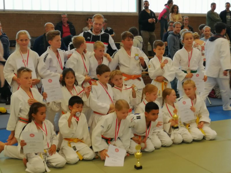 Die erfolgreichen BSV Mannschaften mit Paul und Alexandros 