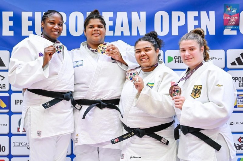 1. von rechts: Renée Lucht