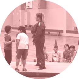 Ann-Kristin und Kinder der Klasse 1c/d beim "Tag des Judo"