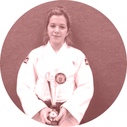 Blerina mit Pokal